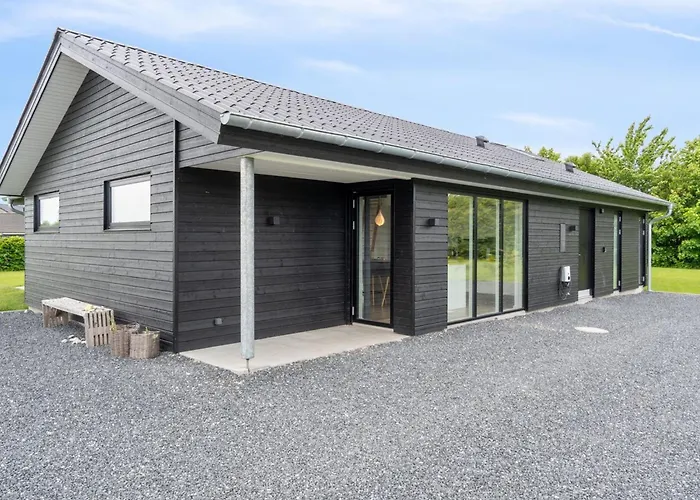 Danika - 650m From The Sea By Interhome